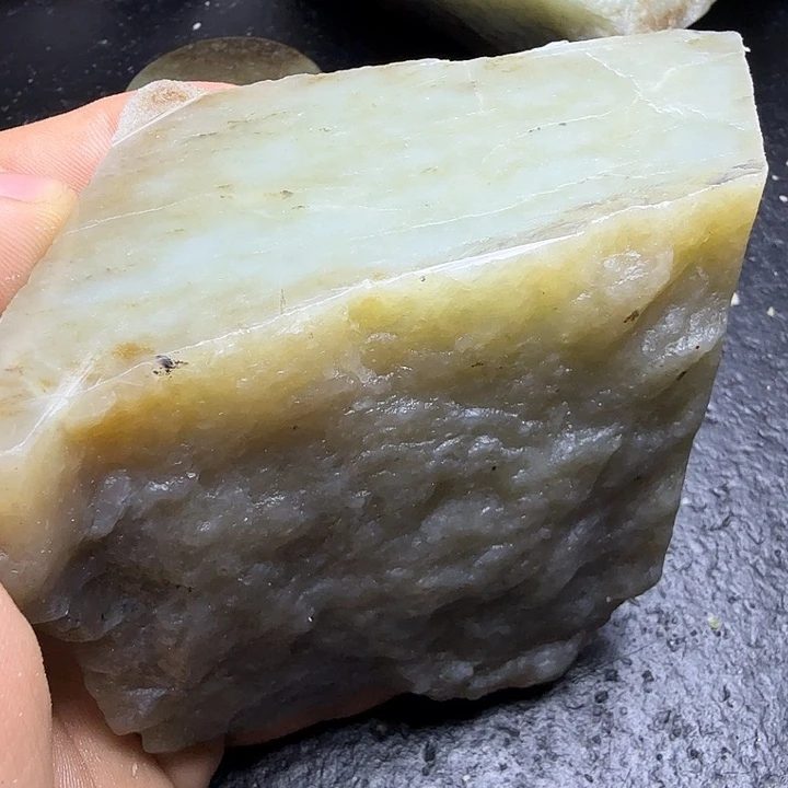 和田玉（糖玉）未镶嵌珠宝奇石
