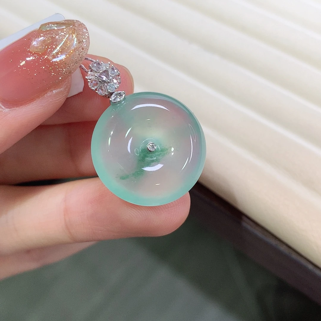 翡翠18K金镶嵌颈饰