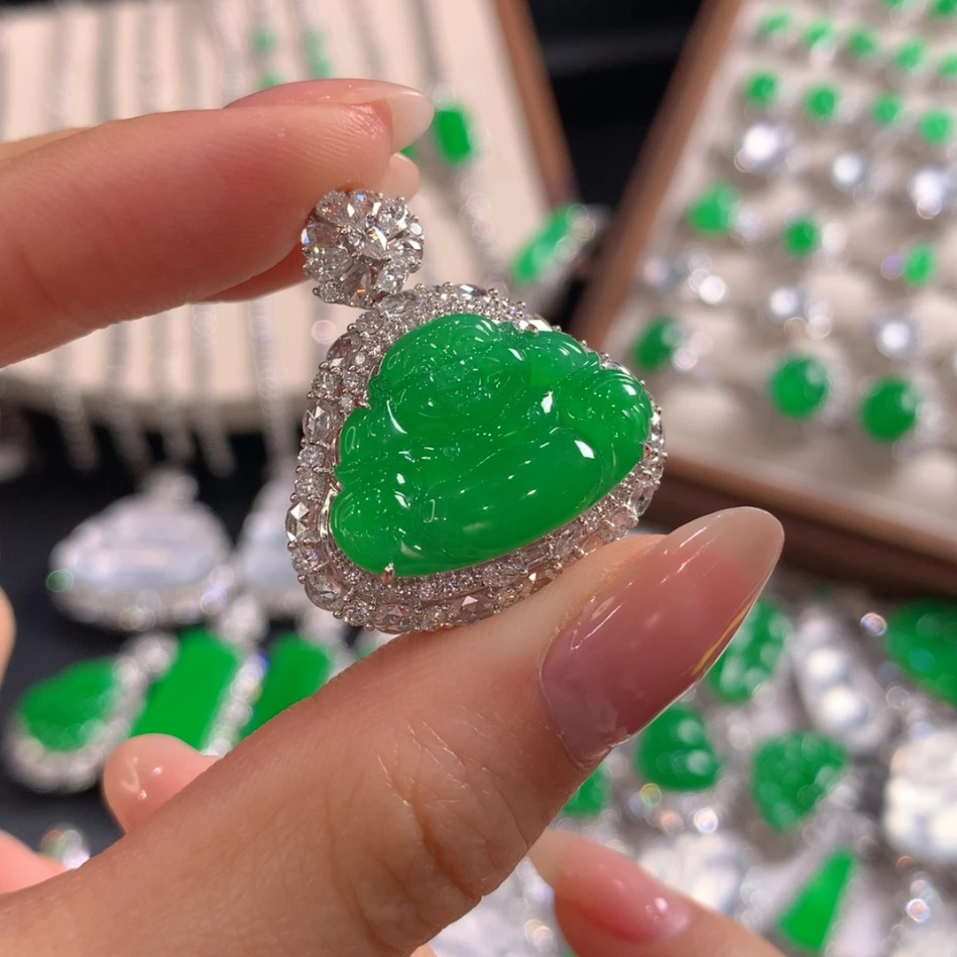 翡翠18K金镶嵌颈饰佛公