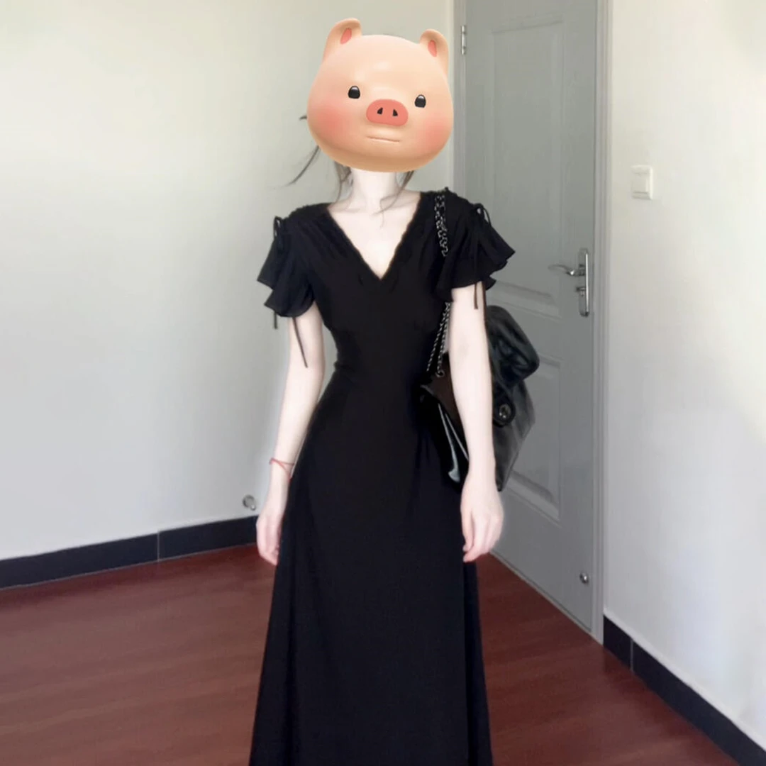 4666赫本风法式黑色v领连衣裙子女装夏季2025新款高级感气质长裙