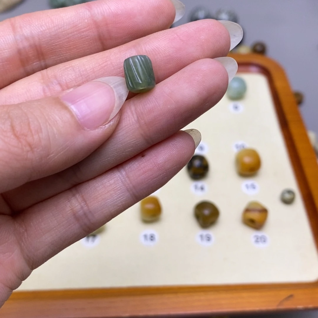 芬***织蛇纹石玉未镶嵌配饰