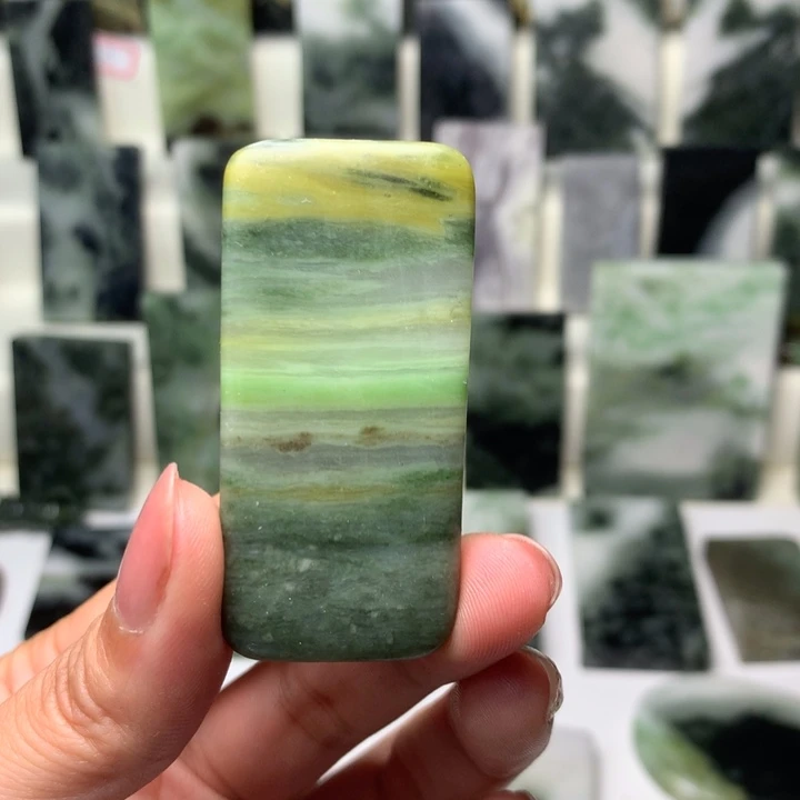 独山玉颈饰未镶嵌山*经