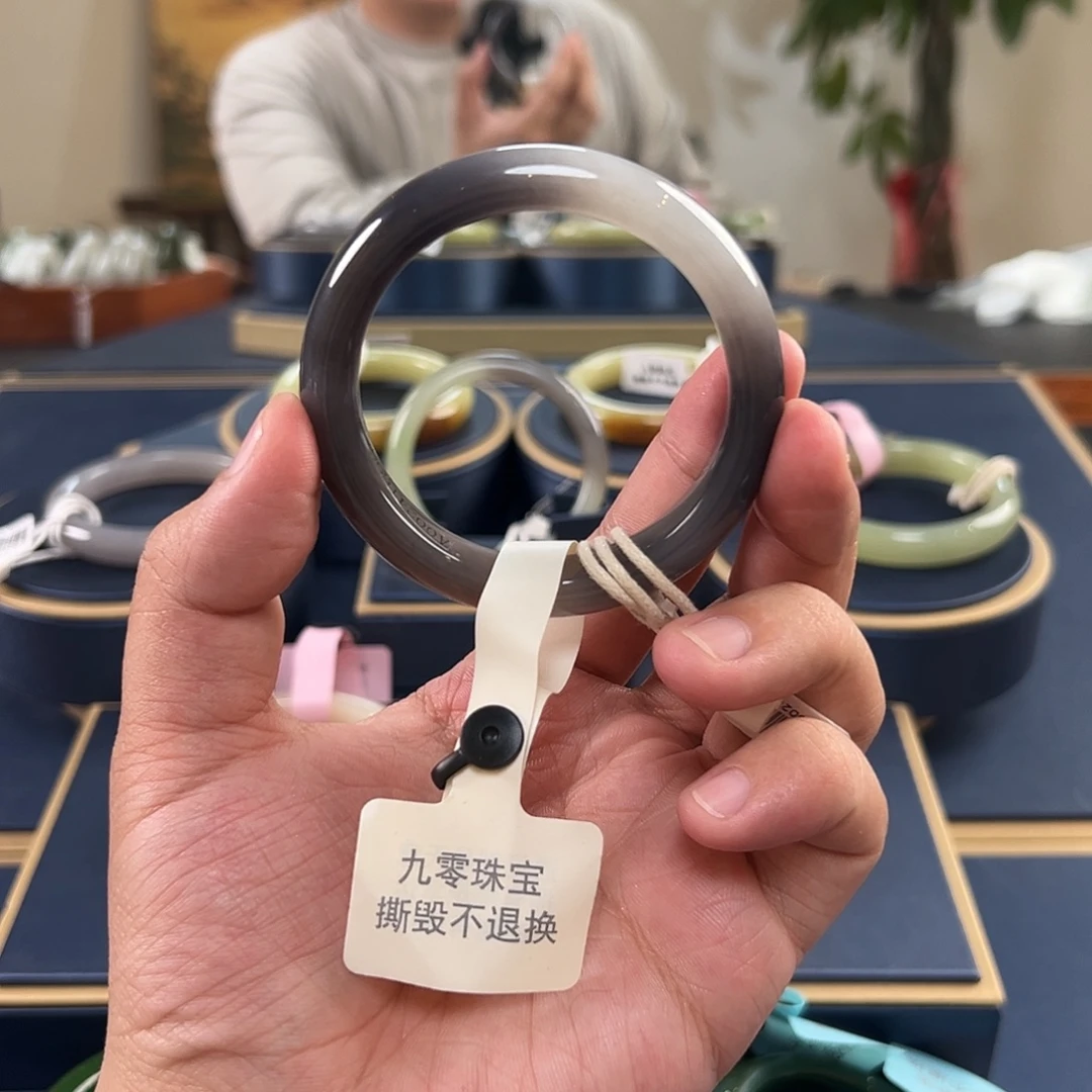 狂****和田玉未镶嵌手镯烟紫手镯A0024-54