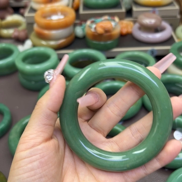 石英质玉手镯未镶嵌李*