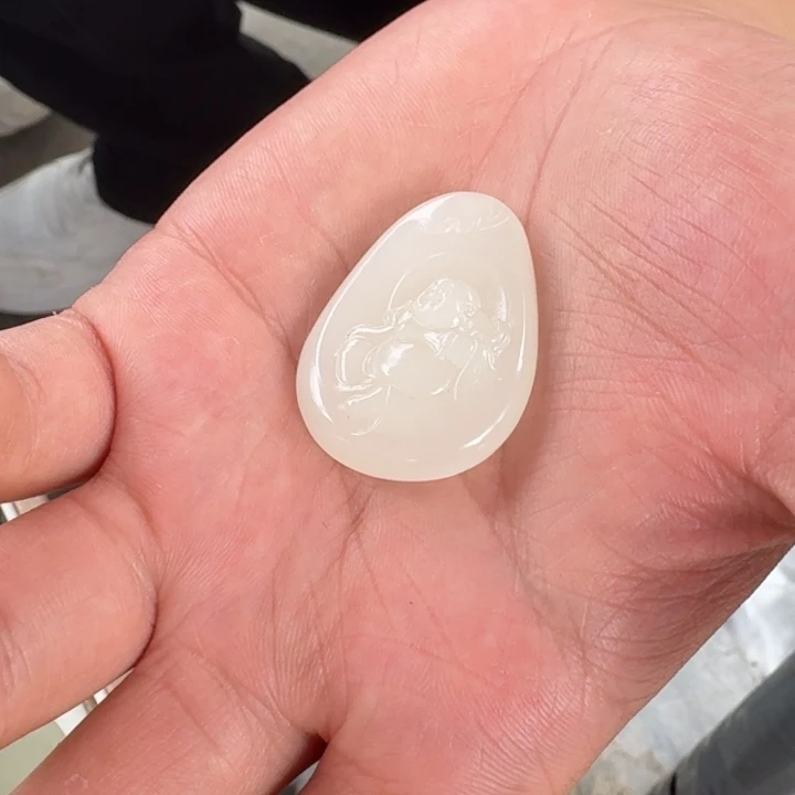 *****和田玉未镶嵌颈饰