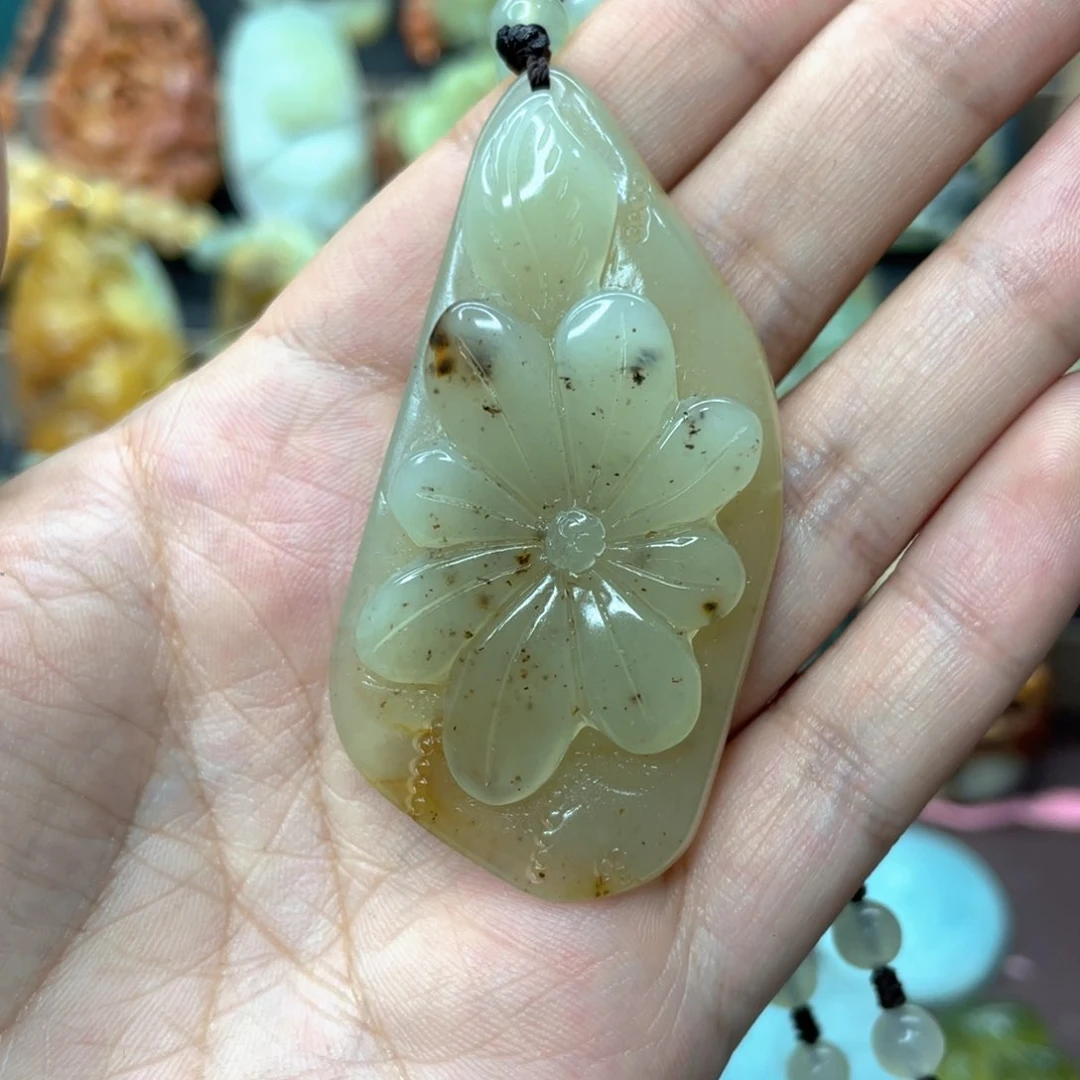 蛇纹石玉颈饰未镶嵌