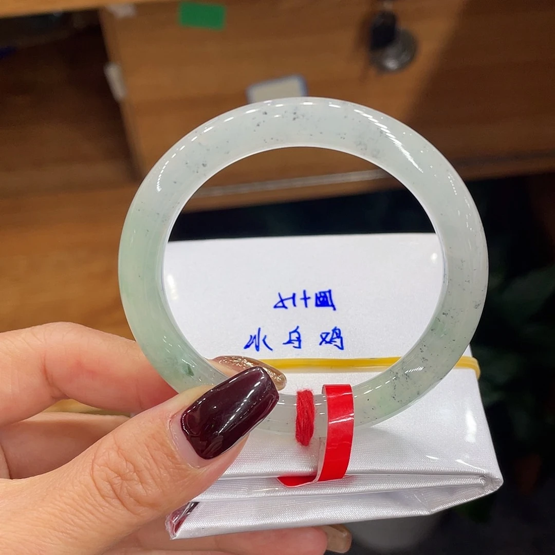 翡翠手镯未镶嵌天然翡翠