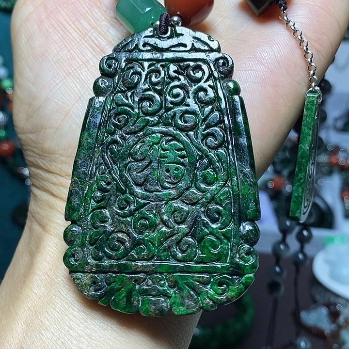 翡翠未镶嵌吊坠(赠链)