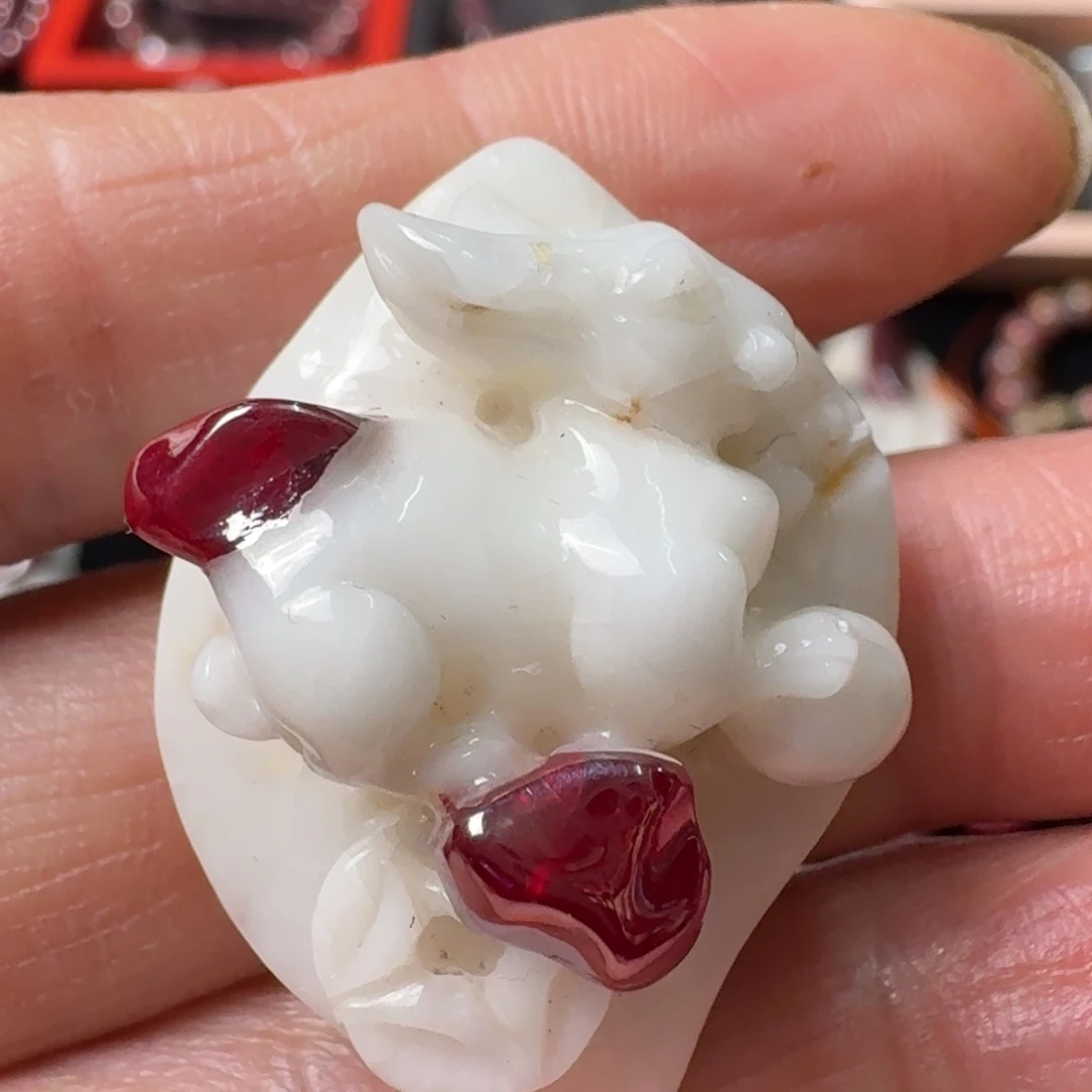 天然辰砂原石吊坠