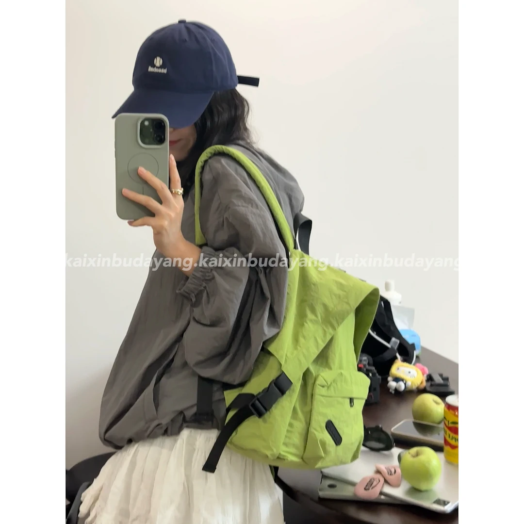 【开心不打烊】轻氧斗篷双肩包防泼水轻便旅行户外背包日常通勤