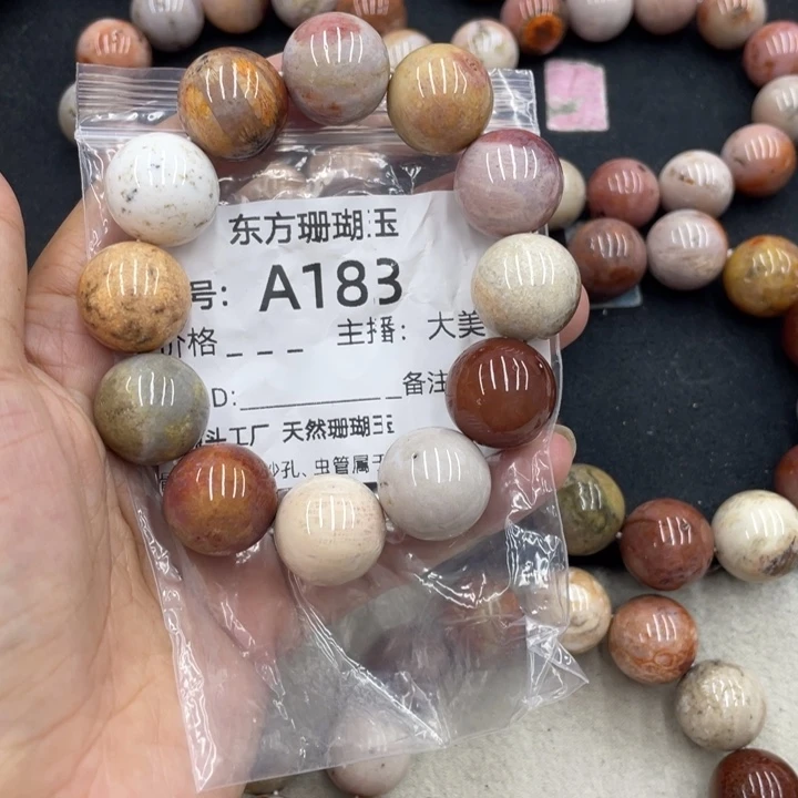 O***c硅化珊瑚（珊瑚玉）合金颈饰