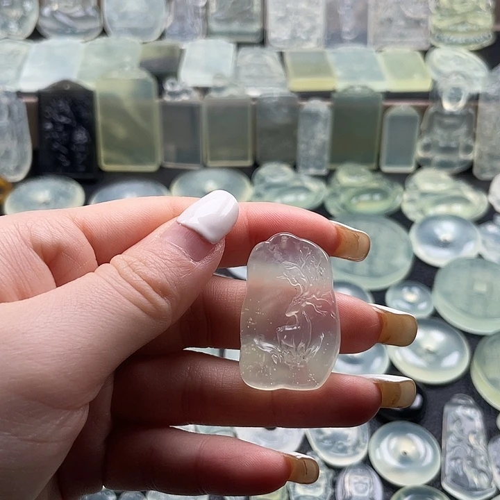 岫玉未镶嵌颈饰一鹿有你