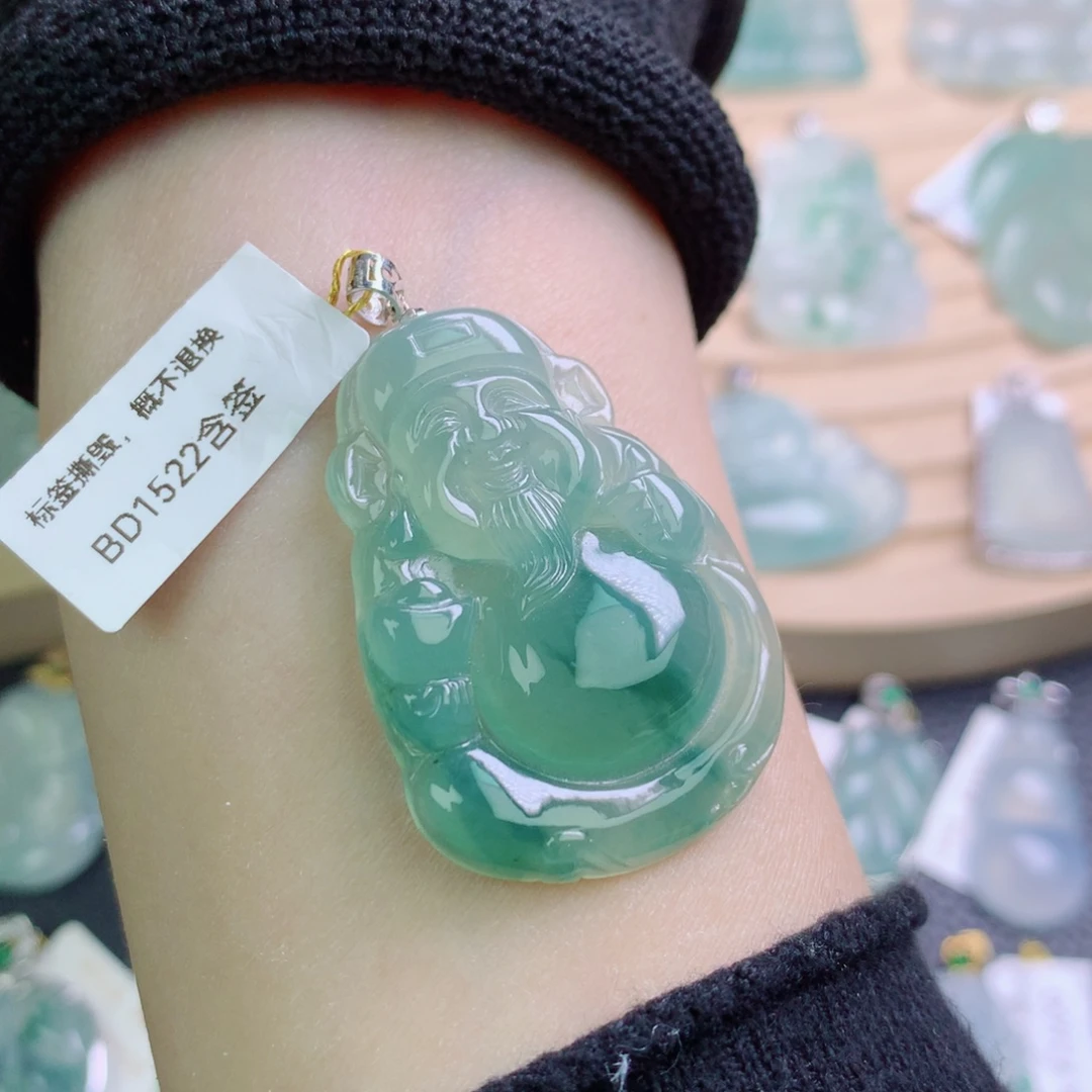 翡翠18K金镶嵌颈饰吊坠