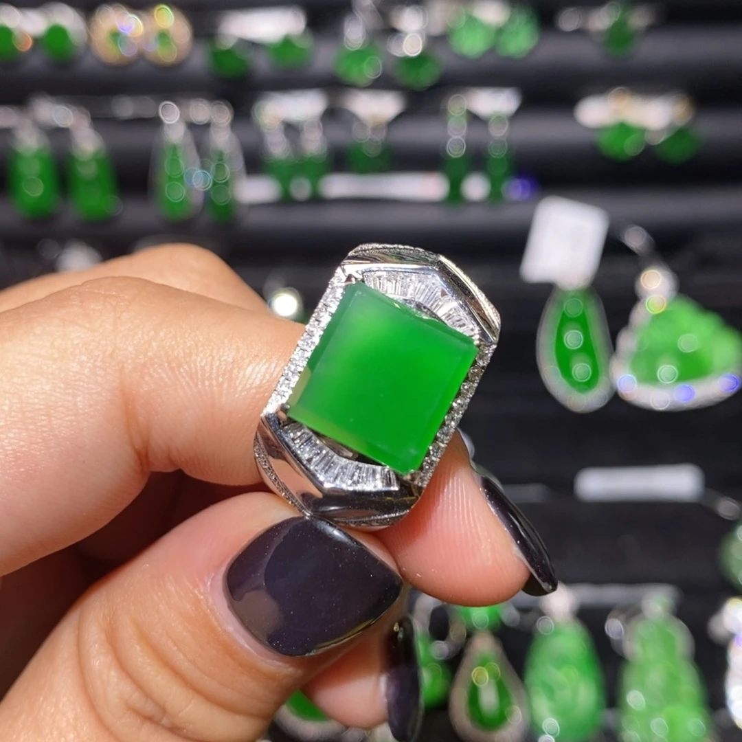 翡翠戒指18K金镶嵌天然翡翠