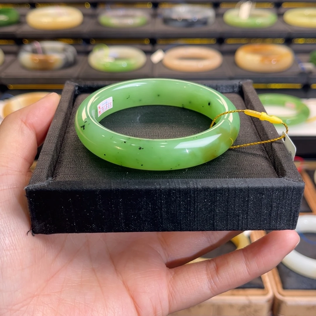 和田玉未镶嵌手镯强推 苹果绿54+