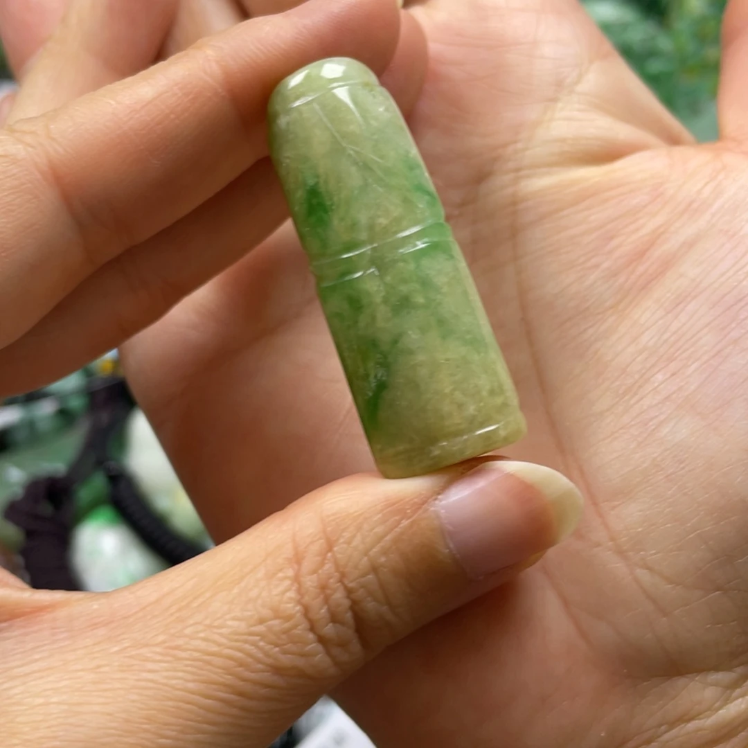 翡翠颈饰未镶嵌芬*姐牌子