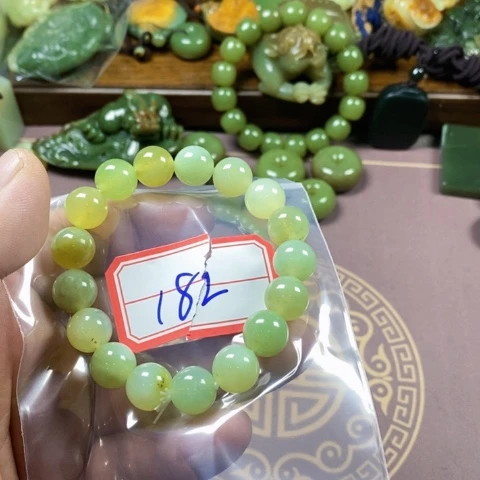 未镶嵌蛇纹石玉颈饰