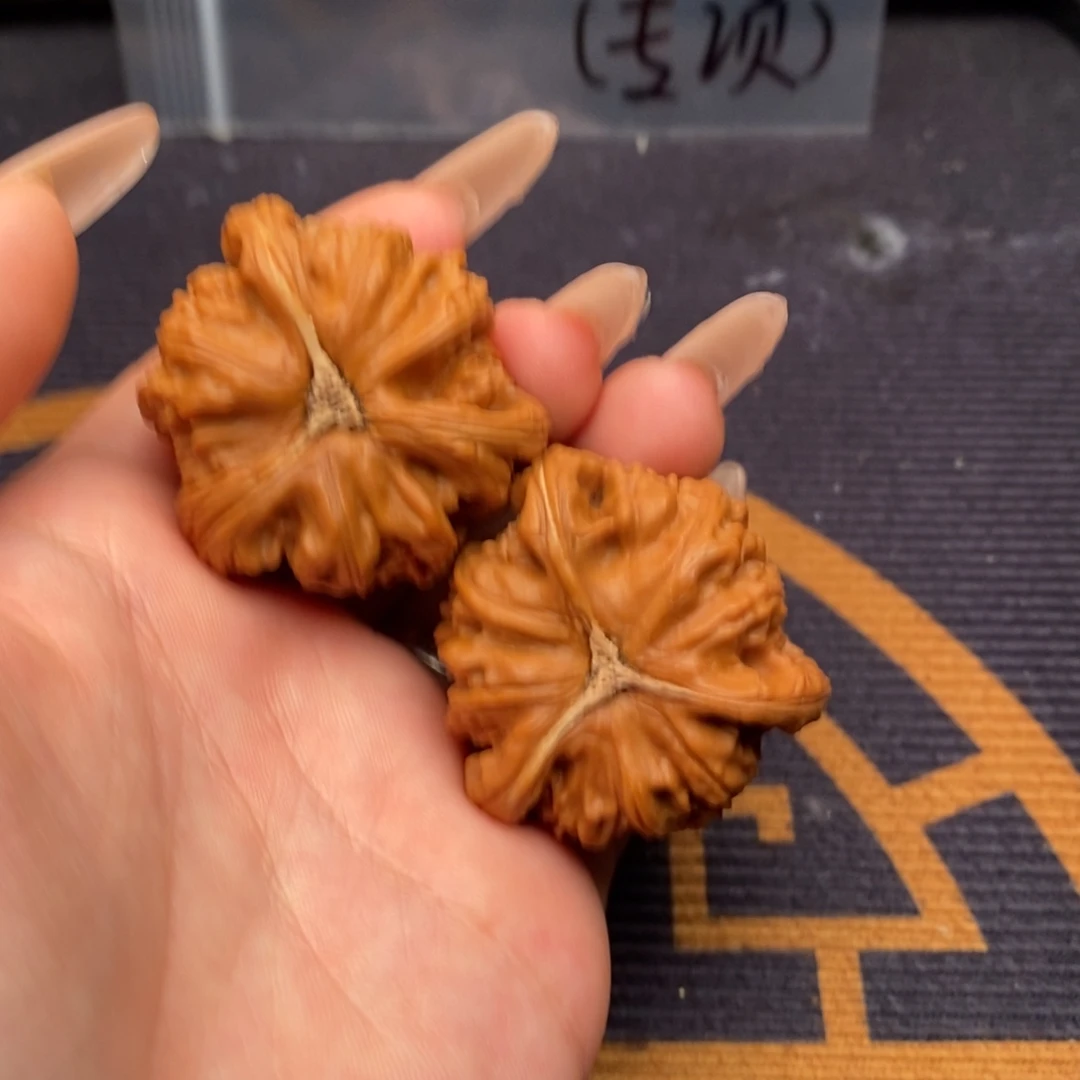 沫***禾文玩核桃吊坠白狮子