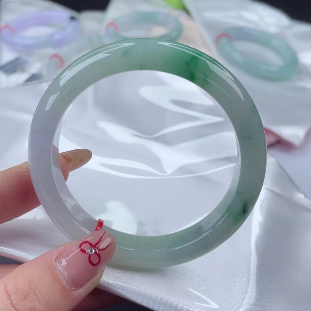 翡翠手镯未镶嵌55圈口