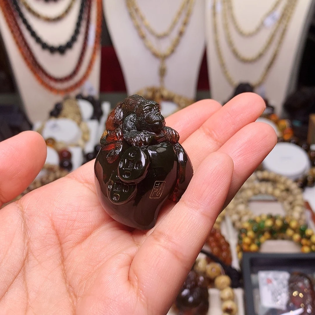 琥珀未镶嵌裸石抚顺琥珀591血珀猴