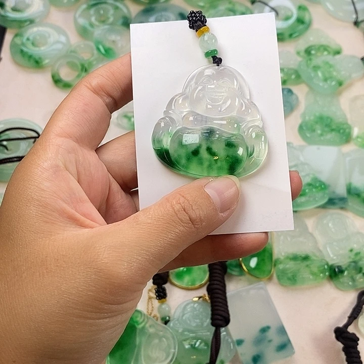 7***2翡翠未镶嵌颈饰佛公