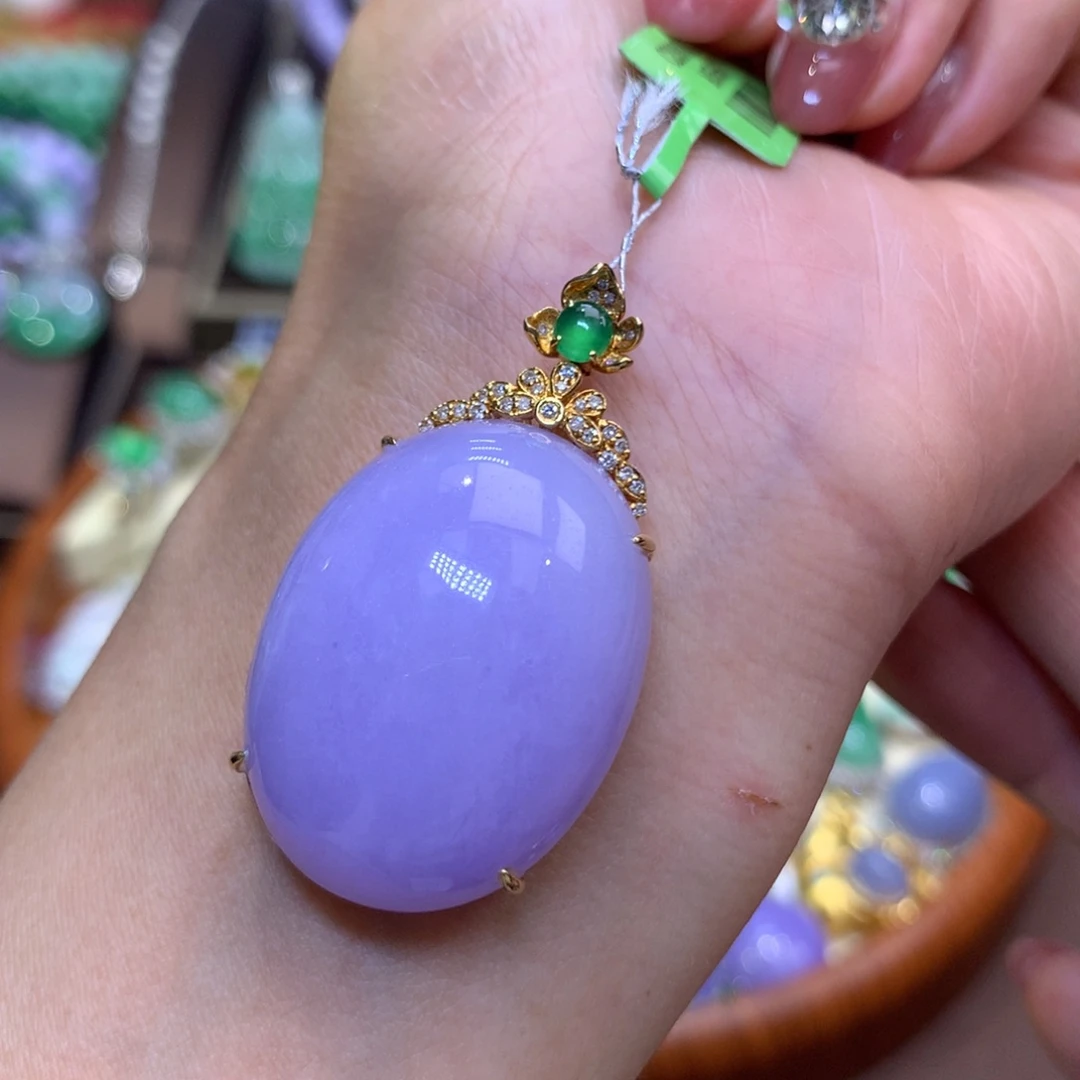 翡翠18K金镶嵌颈饰