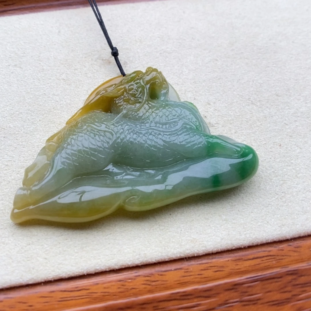 翡翠未镶嵌颈饰吊坠
