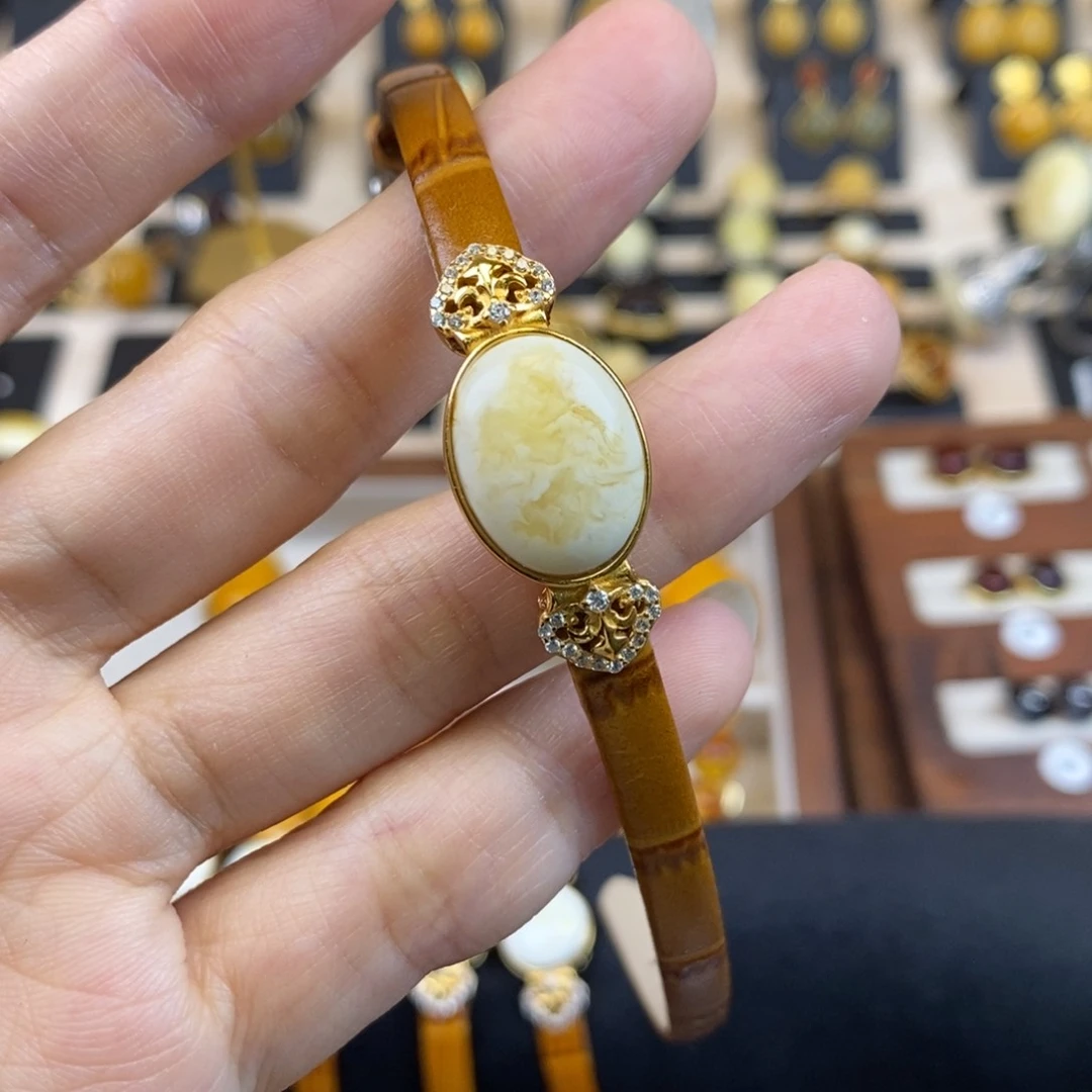 裸石琥珀未镶嵌成品