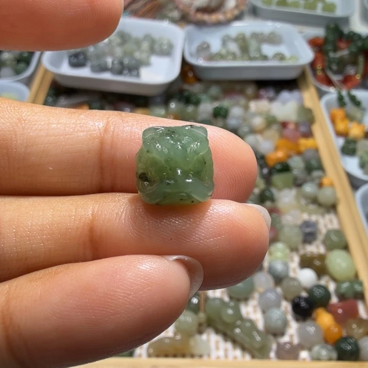 和田玉未镶嵌珠宝半成品