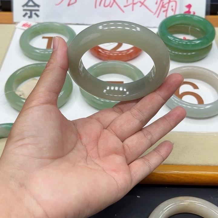 石英质玉手镯未镶嵌此****问