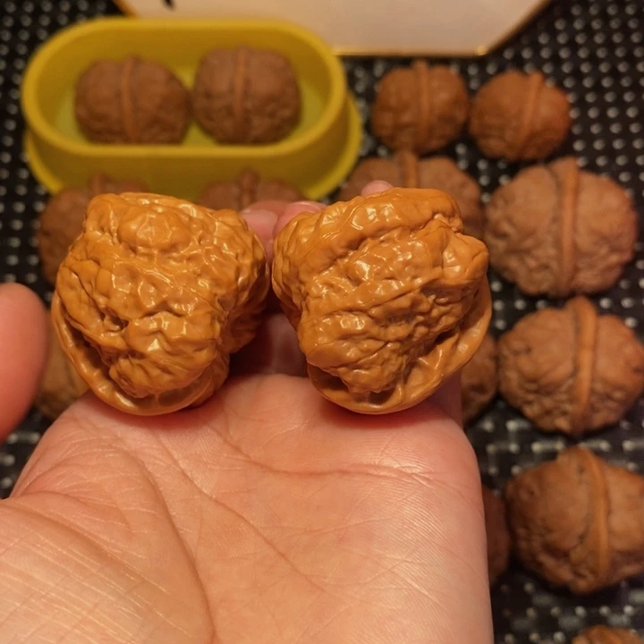 文玩核桃把件四开细腰大腿