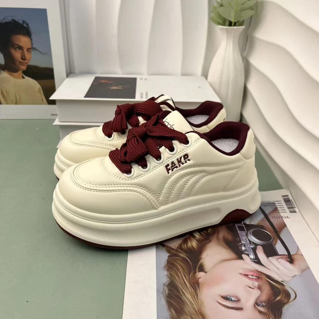 爆款百搭厚底小白鞋女秋冬季超火小众板鞋2025新款休闲面包鞋7695