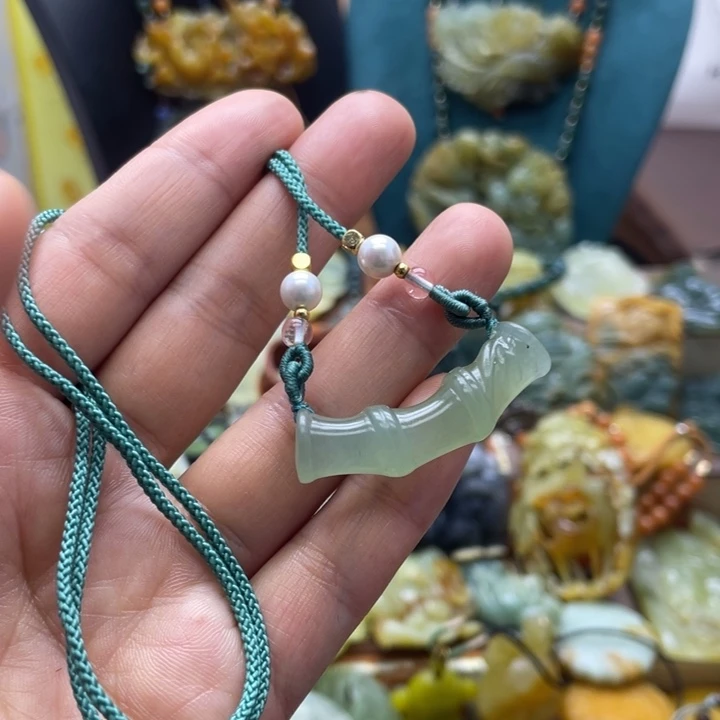 蛇纹石玉未镶嵌颈饰