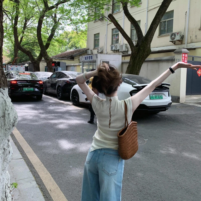 2025夏季新款设计感小众显瘦针织上衣搭配高腰牛仔裤显瘦两件套女