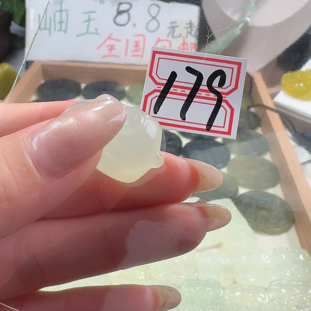 蛇纹石玉颈饰合金精美礼品