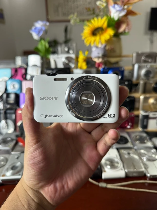 99新 Sony/索尼 wx7 1620万像素，稀有奶白色。清透质感