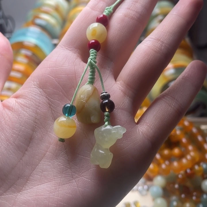 蛇纹石玉手机挂未镶嵌繁***学