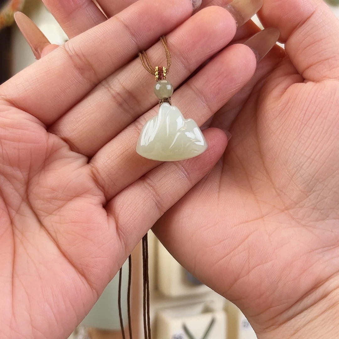 哈***哈和田玉未镶嵌吊坠(赠链)