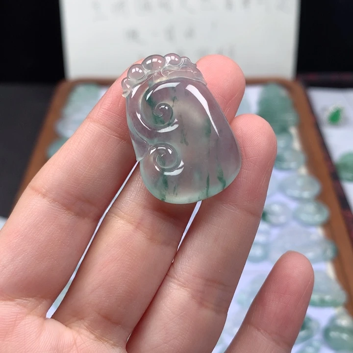 颈饰未镶嵌翡翠冰种飘花如意