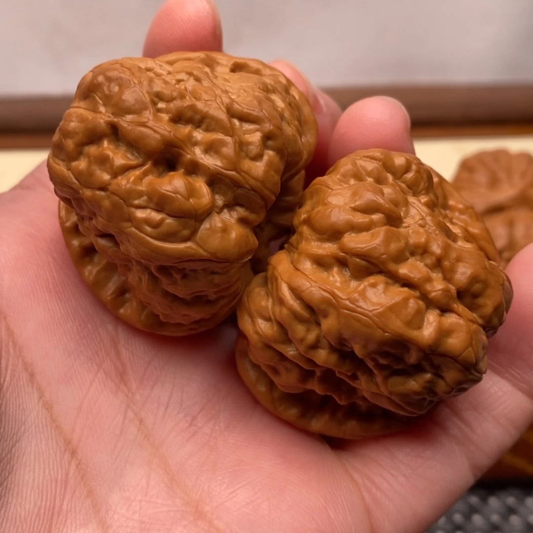 【闪购商品】把件文玩核桃边40左右