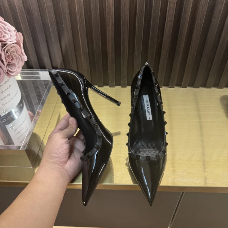 铆钉高跟鞋女2025新款黑色职业小个子气质高级不累脚尖头细跟单鞋