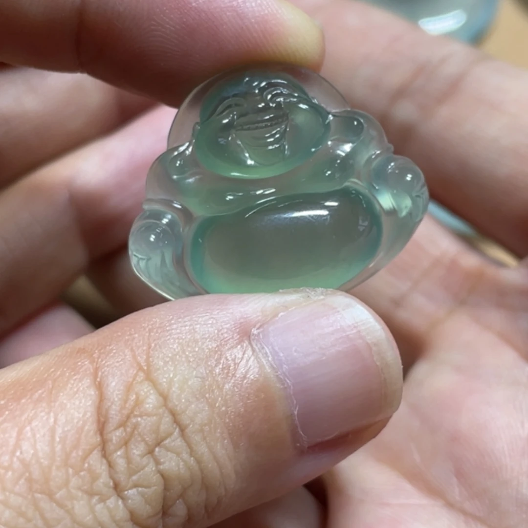 翡翠未镶嵌颈饰佛公