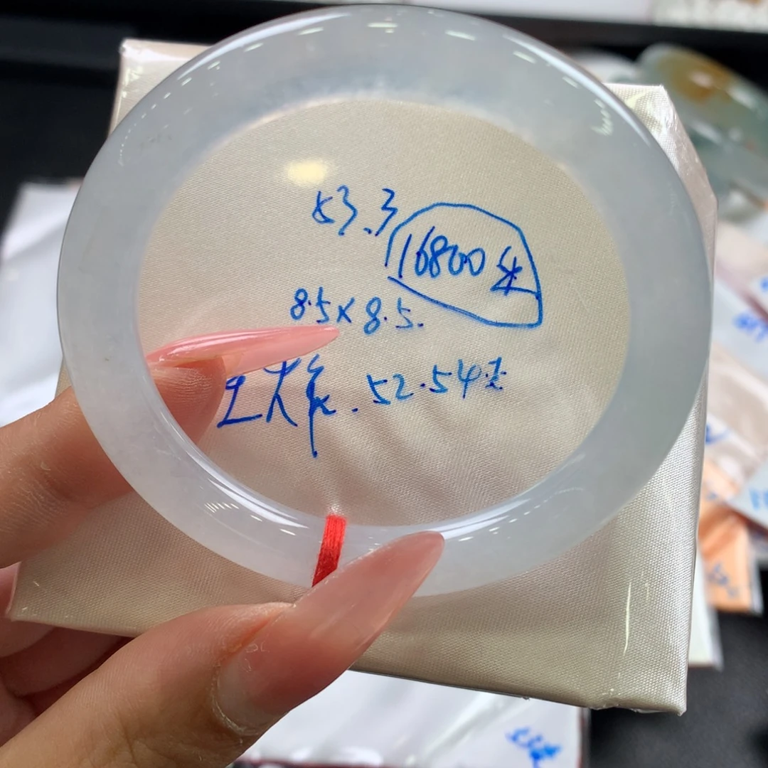 柚***b翡翠未镶嵌手镯53.3圆条，细纹