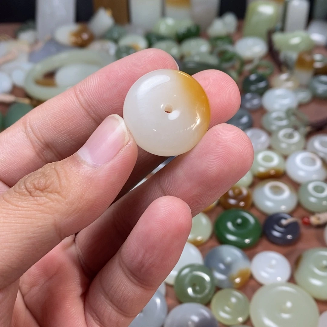 和田玉吊坠(不含链)未镶嵌是**呀