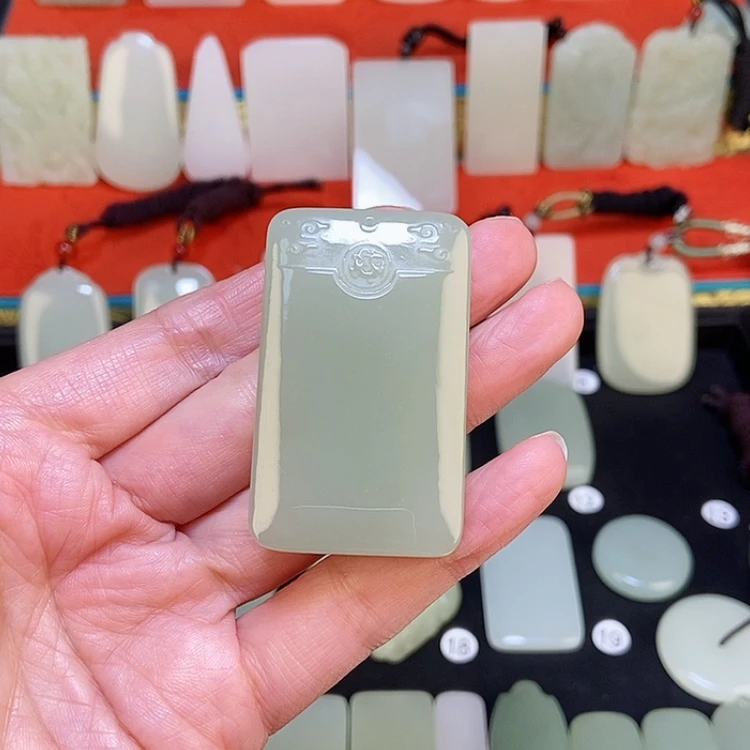 【闪购商品】颈饰未镶嵌和田玉