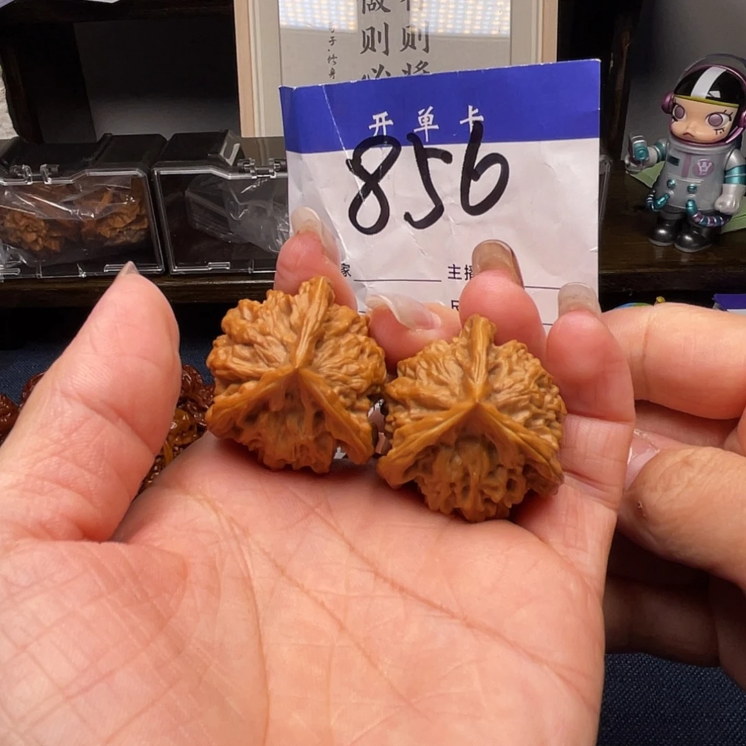 文玩核桃吊坠盘山三棱34