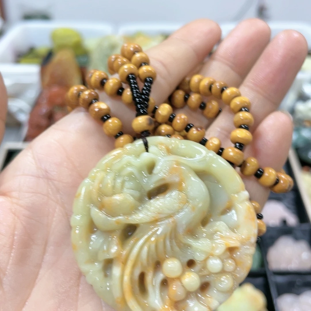 蛇纹石玉颈饰未镶嵌