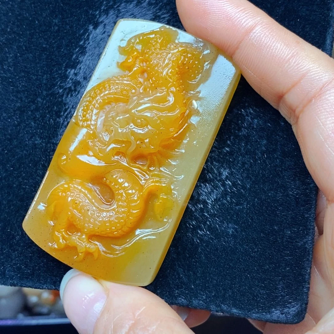 未镶嵌石英质玉（黄龙玉）颈饰