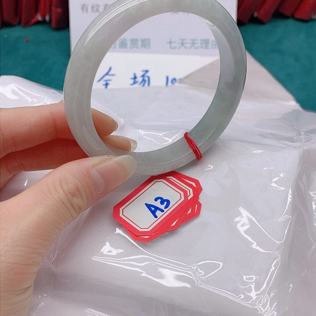 翡翠手镯未镶嵌微****行A333333333