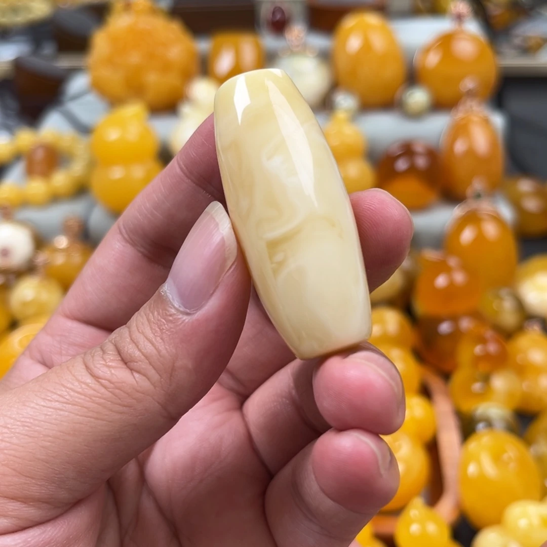 蜜蜡未镶嵌珠宝奇石